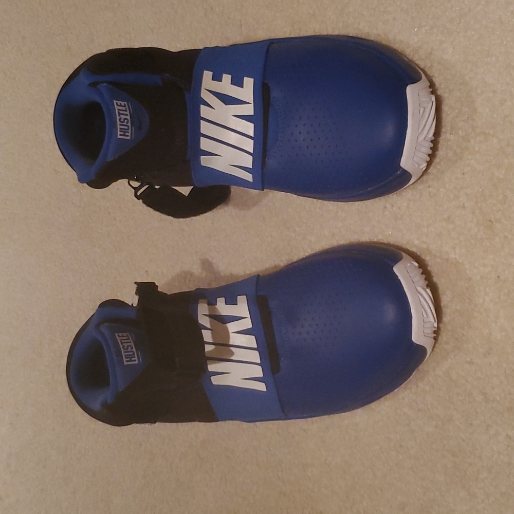BLUE NIKE 6Y